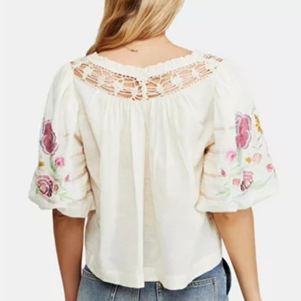 Free People Top Embroidered Bohemian Style Flower Blouse 🌸🌼 - Picture 3 of 8